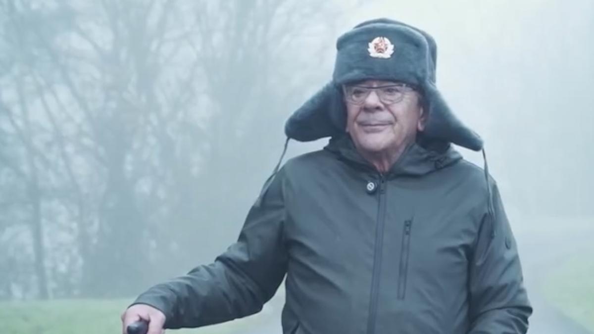 Rivi rompe su silencio y vuelve a la política como un enviado de la URSS: así es el vídeo con el que IU de Asturias se defiende de las críticas al programa "Alquilámoste"