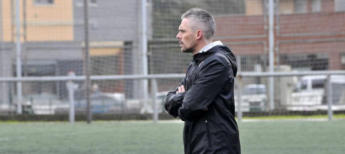 Ángel González deja de ser entrenador del Oviedo Moderno