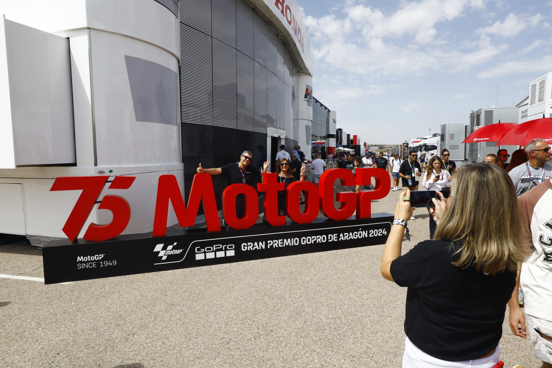 En imágenes | El público vuelve a disfrutar de los mejores motociclistas del mundo en Motorland