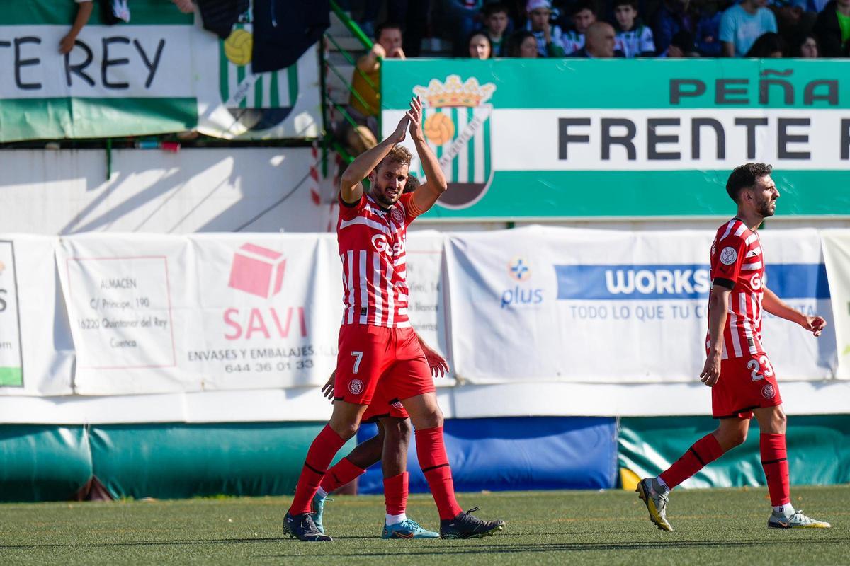Stuani celebra un gol la temporada en la victòria al camp del Quintanar del Rey (1-2)