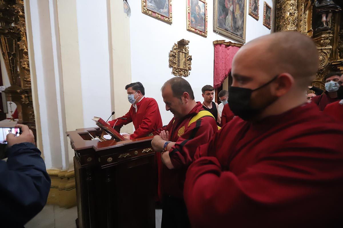 La lluvia impide el desfile procesional de la cofradía del Buen Suceso