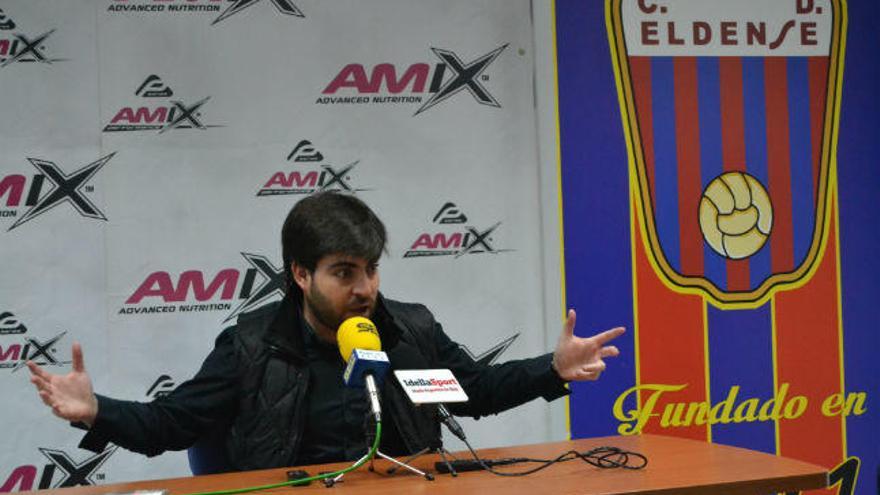 Mario Cartagena en la rueda de prensa