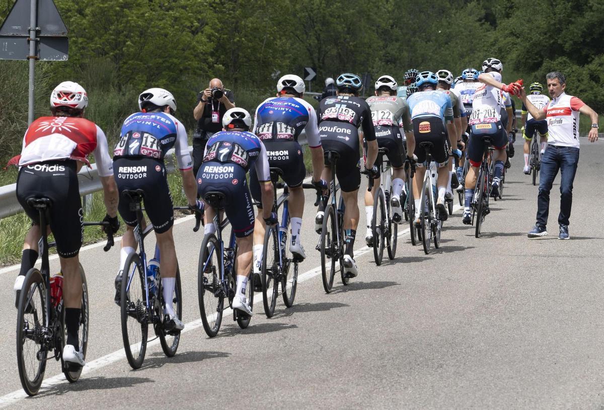 Potenza (Italy), 13/05/2022.- The peloton is on the way during the 7th stage of the 105th Giro d’Italia cycling tour over 196km from Diamante to Potenza, Italy, 13 May 2022. (Ciclismo, Italia) EFE/EPA/MAURIZIO BRAMBATTI