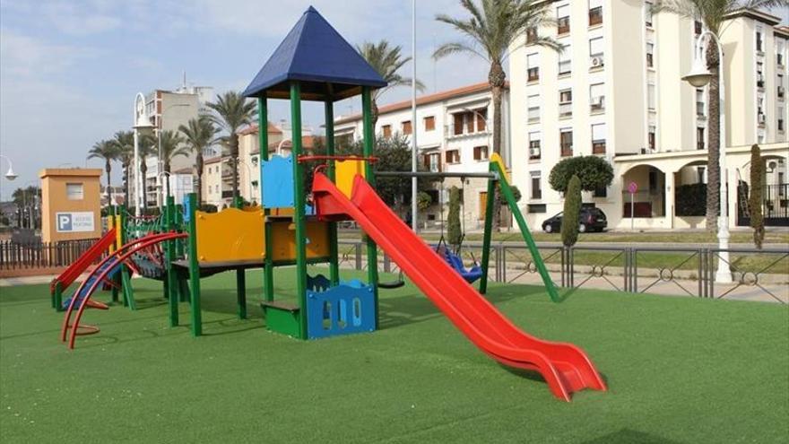 La mejora del suelo de cinco parques infantiles contará con 236.000 euros