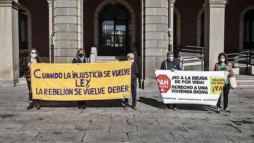 Manifestación de la PAH frente al Ayuntamiento.