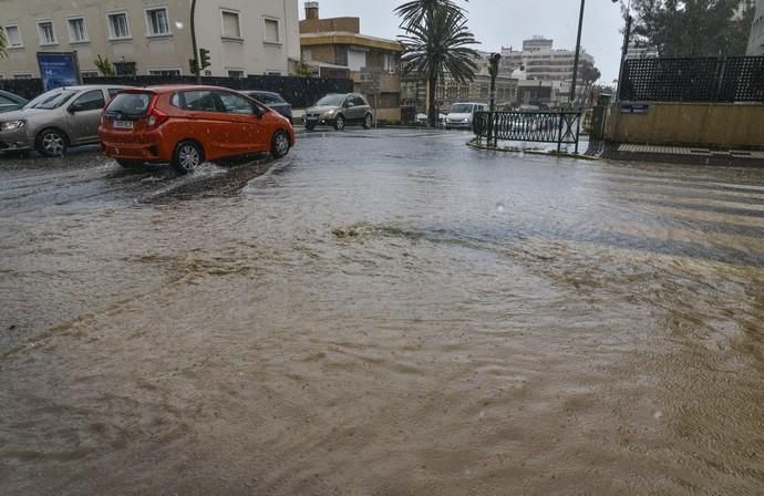 LAS PALMAS DE GRAN CANARIA. Lluvias en la ciudad de Las Palmas de Gran Canaria.  | 03/04/2019 | Fotógrafo: José Pérez Curbelo