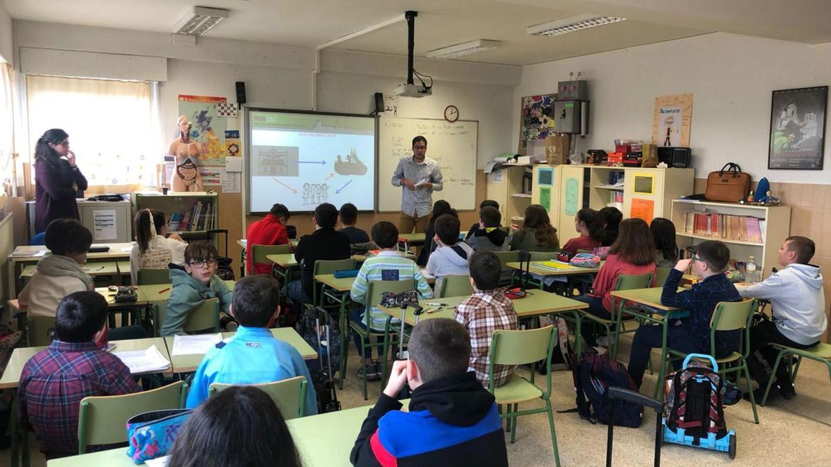 El concejal de Participación Ciudadana, Pablo Novo, en uno de los centros que participó en la primera edición del proyecto “Soñando parques”