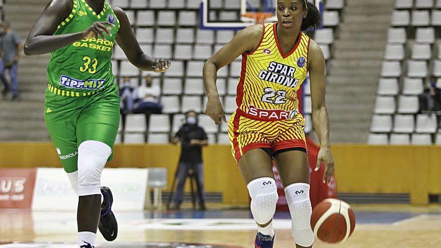 Kennedy Burke condueix la pilota en l’Uni-Sopron