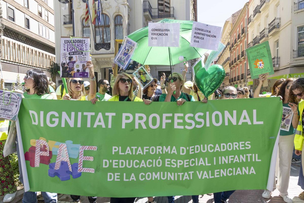 Noveno día de huelga de profesores: la lucha docente sigue viva en Alicante Noveno día de huelga de profesores: la lucha docente sigue viva en Alicante