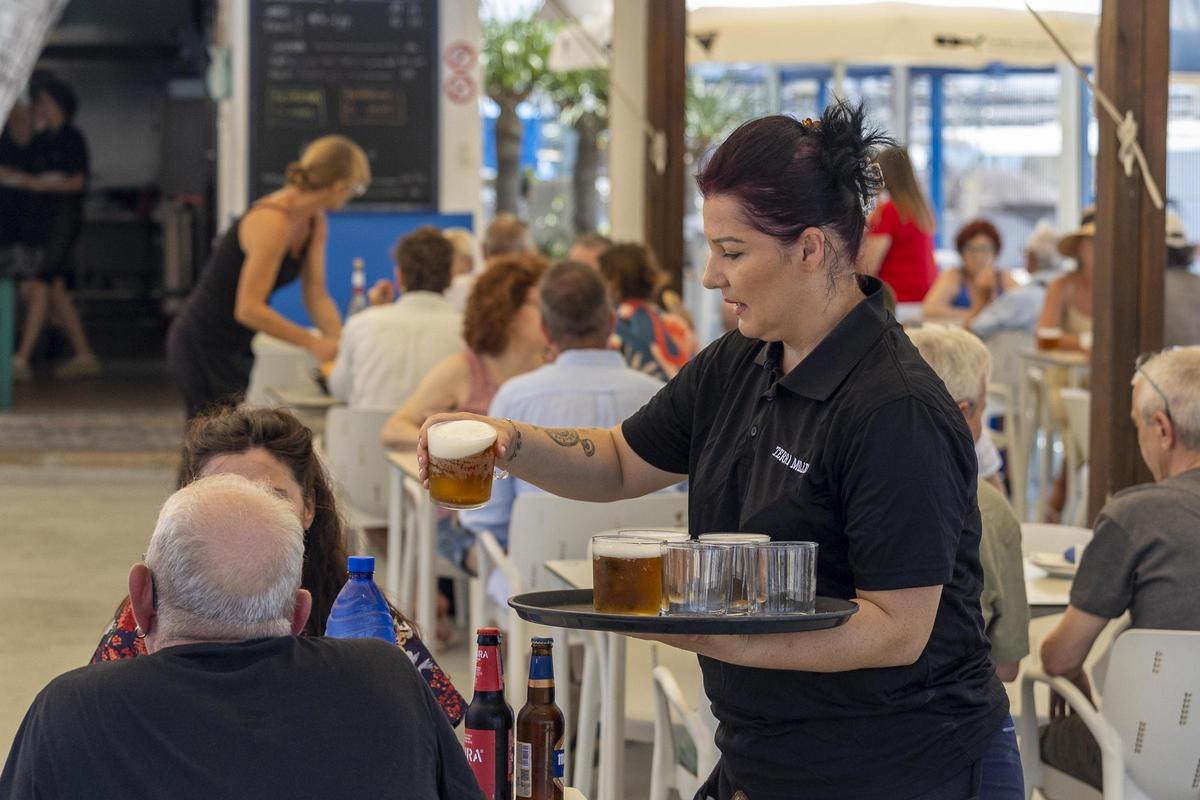 Actividades como la hostelería o el comercio acumulan más temporales o fijos discontinuos.