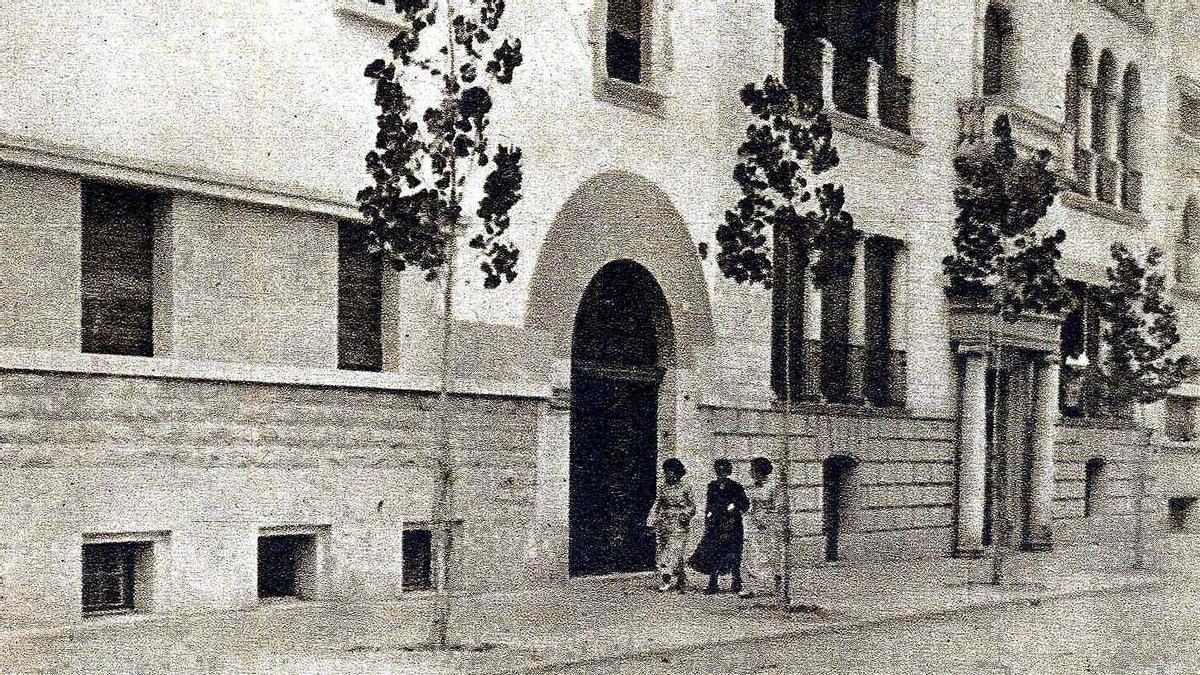 Fotografia de l’any 1934 del consultori-clínica i residència de tres pisos de Coll i Turbau, dissenyat per l’arquitecte Rafael Masó