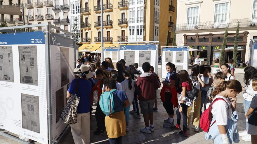 Inauguración de la exposición de las 150 portadas históricas de Levante-EMV