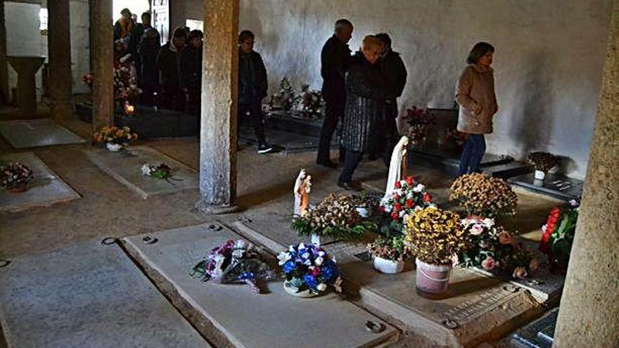 Regreso de la procesión a la ermita-cementerio.