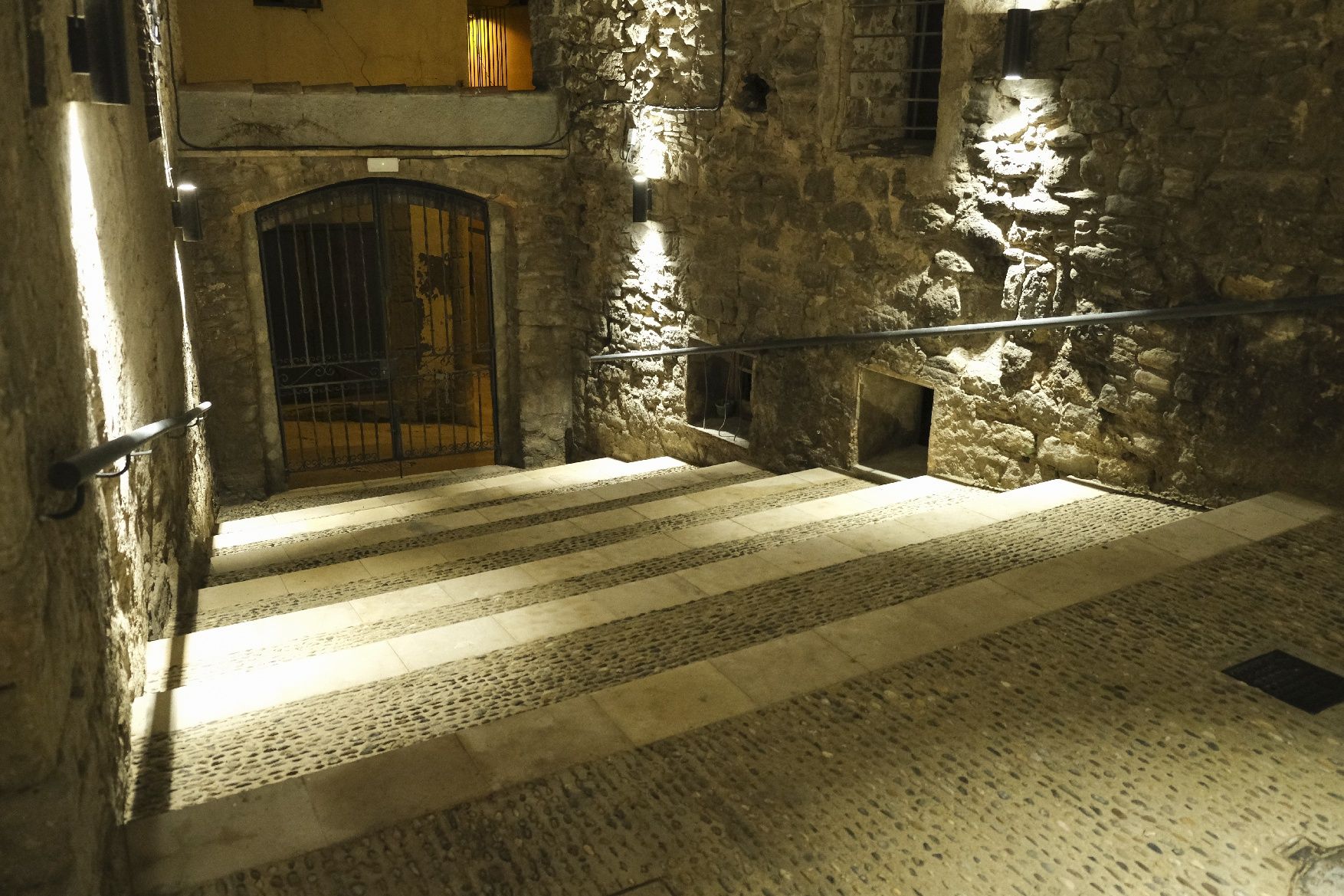 Les obres al carrer del Balç permeten descobrir un nou vial medieval