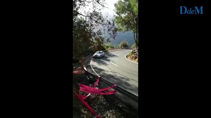 Un coche se estrella cerca del público durante la Pujada al Puig Major