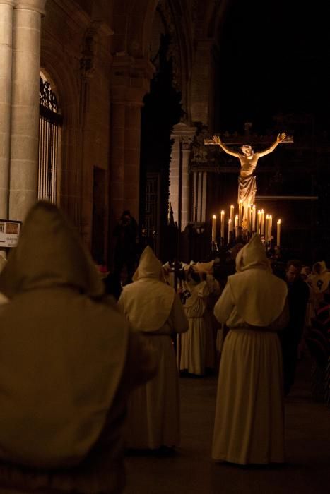 La procesión del Espíritu Santo en la Catedral