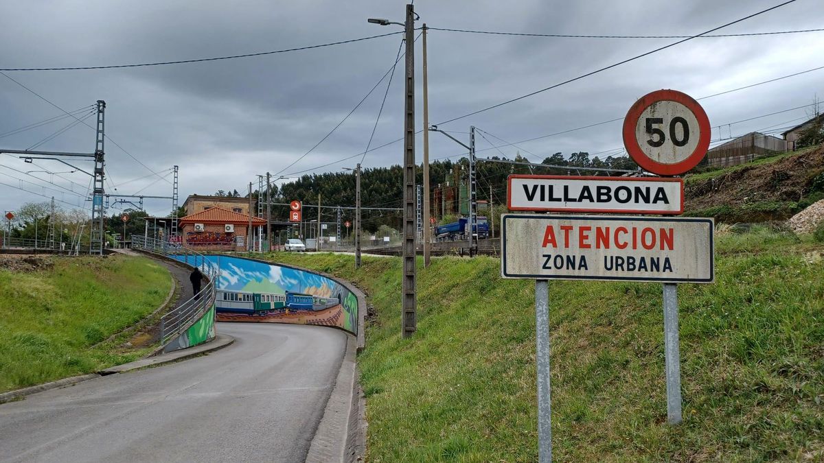 Cartel indicador de la localidad de Villabona, en la parroquia de Villardeveyo (Llanera).