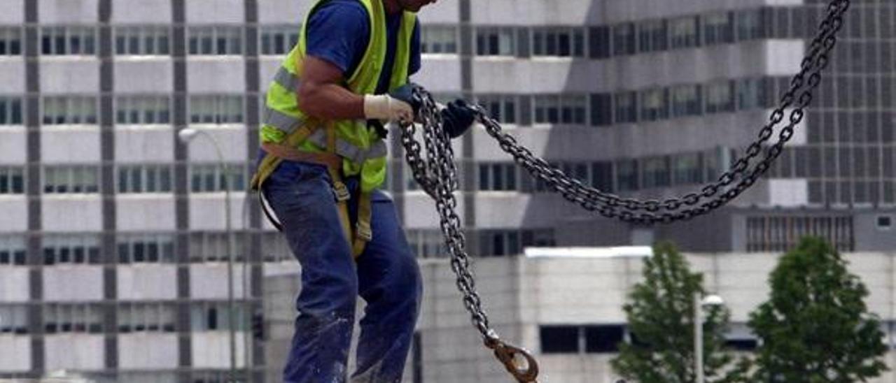 La caída en riqueza y empleo aboca al Consell a un ciclo desconocido