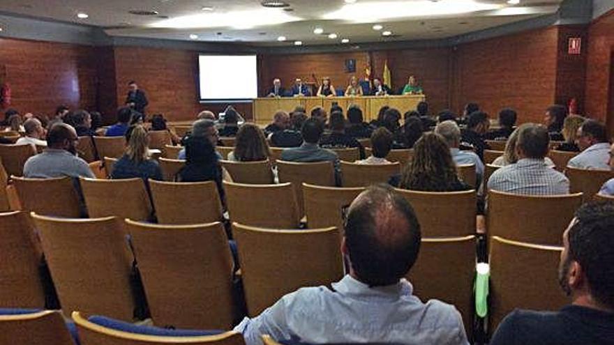 Un momento de la jornada informativa de la oficina del Ministerio ayer en los juzgados.