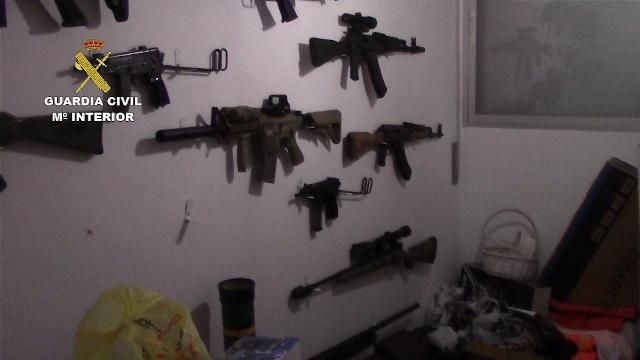 Treinta detenidos por vender armas por Internet