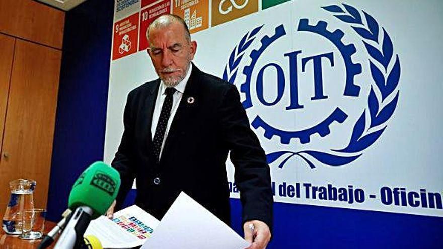 Joaquín Nieto, director de la OIT en España, durante la presentación, ayer, del informe sobre pobreza laboral.