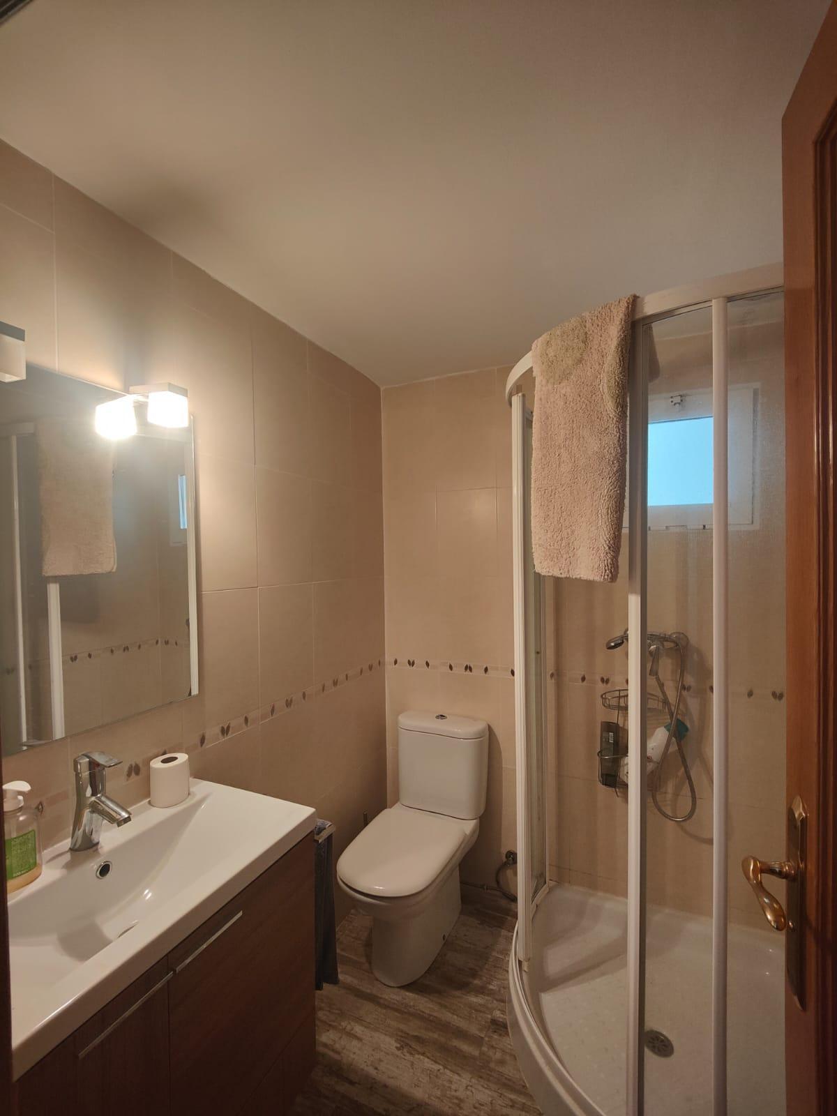 Galería de imágenes: Sale a la venta una casa independiente de tres plantas en Vila-real por 170.000 euros