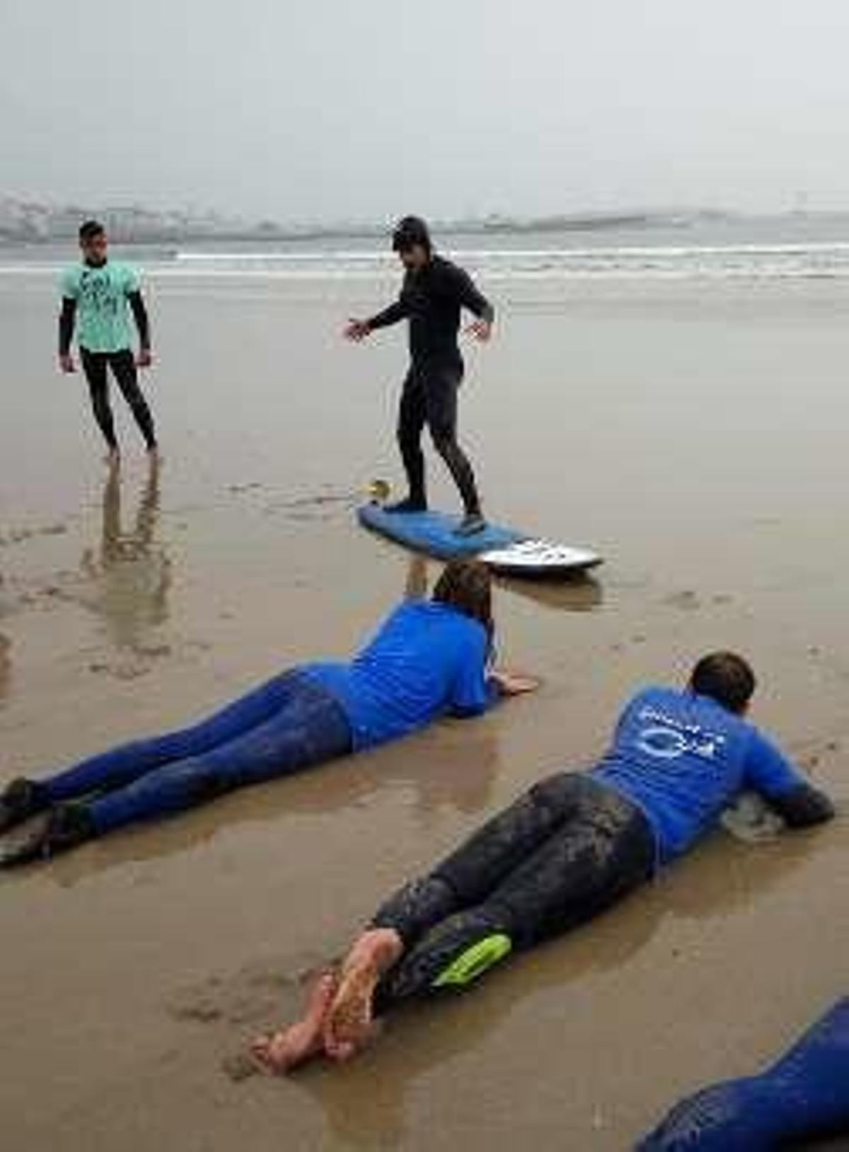 Una clase de surf.