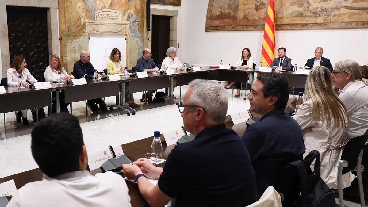 Aragonès y Cambray se reúnen con los centros educativos para abordar la sentencia del 25% en castellano.