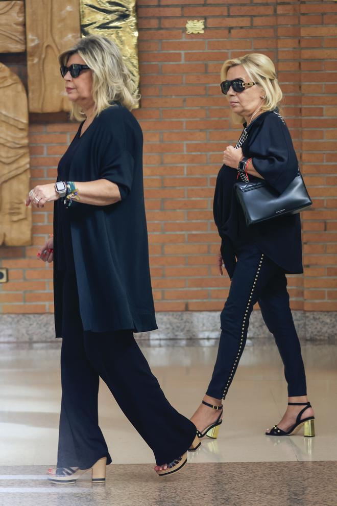 Terelu Campos y Carmen Borrego en el velatorio de María Teresa Campos