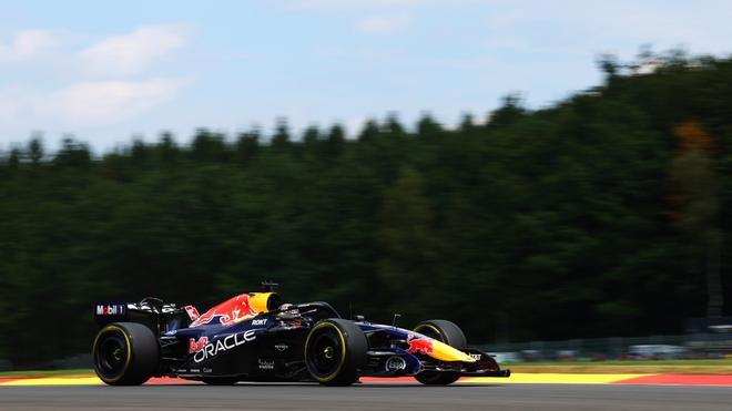 Verstappen lidera los primeros libres en Spa, sin Alonso y con Sainz muy lejos