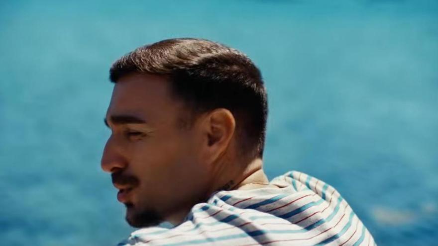 Estrella Damm presenta su tradicional anuncio de verano con la intervención en catalán de Rels B