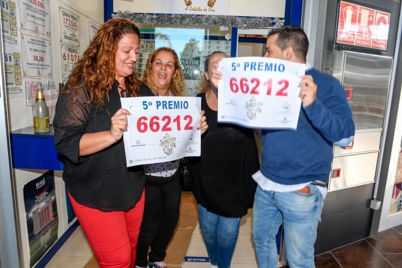 22-12-19  GRAN CANARIA. ZONA SUR. SAN BARTOLOME DE TIRAJANA. Seguimiento de la Loteria de Navidad en la Zona Sur, en la foto la Administracion de Loteria del Centro Comercial El Tablero que dio un 5º Premio. Fotos: Juan Castro.  | 22/12/2019 | Fotógrafo: Juan Carlos Castro