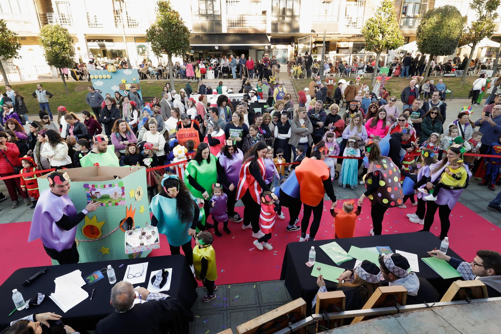 "Queen", los "Angry páxaros" o "Llanera Bros", estrellas carnavaleras en Posada