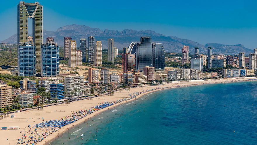 ¿Es Benidorm el Dubái español? El vídeo viral de unos turistas que ha generado una guerra entre detractores y defensores de la ciudad