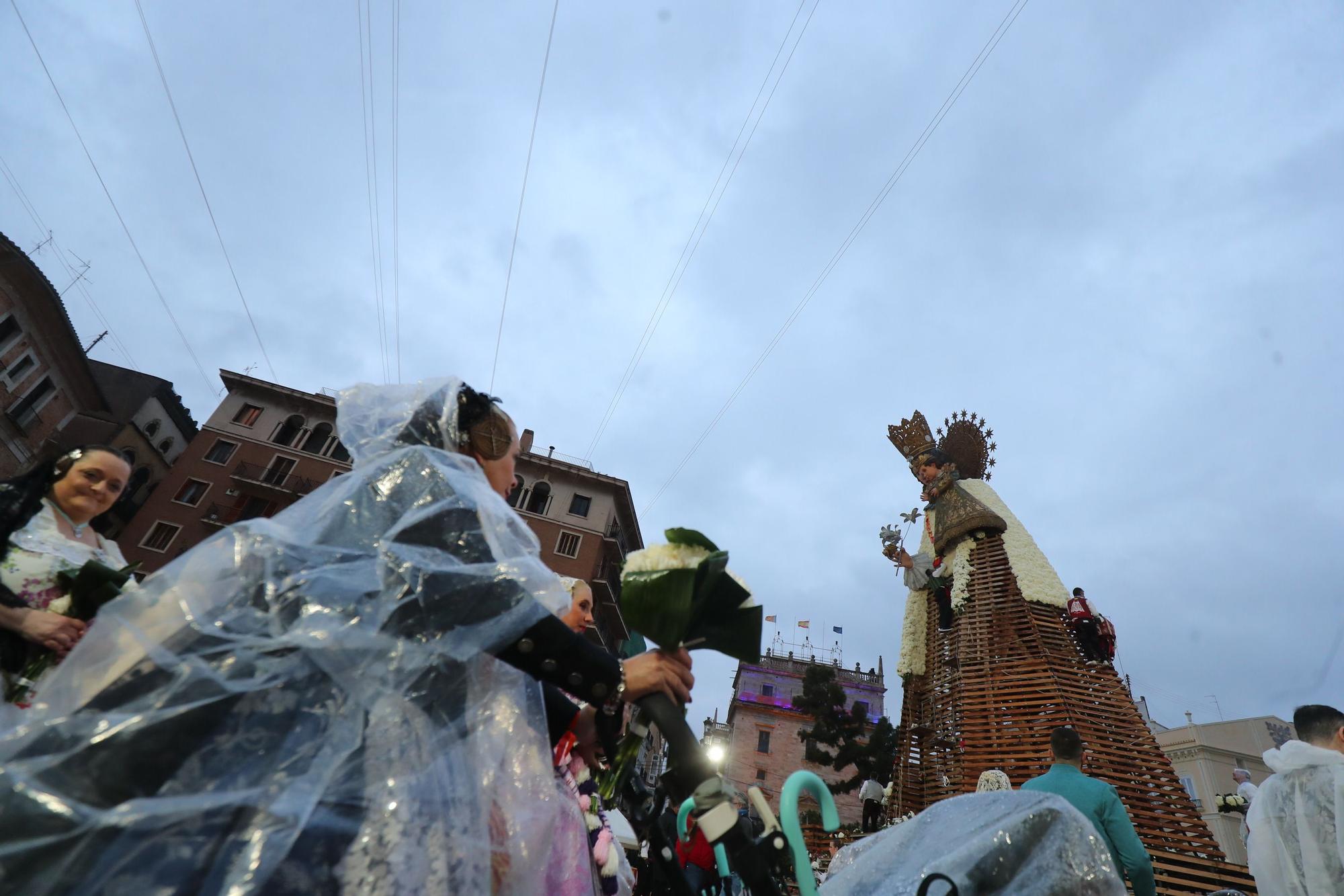 Búscate en el primer día de ofrenda por la calle de la Paz (entre las 18:00 a las 19:00 horas)