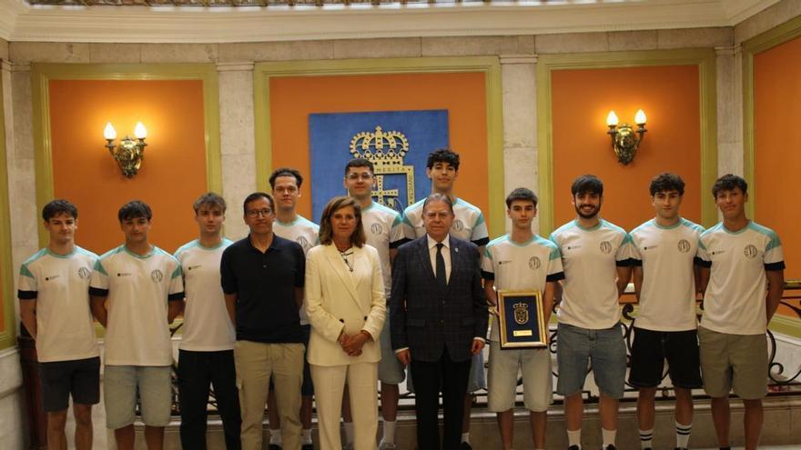 El Alcalde de Oviedo, Alfredo Canteli, recibe a varios clubes ovetenses por sus éxitos deportivos: "Habéis llevado a Oviedo a lo más alto"