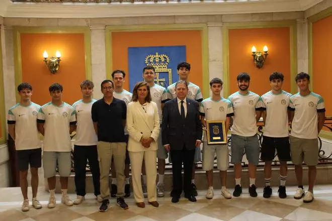 El Alcalde de Oviedo, Alfredo Canteli, recibe a varios clubes ovetenses por sus éxitos deportivos: "Habéis llevado a Oviedo a lo más alto"