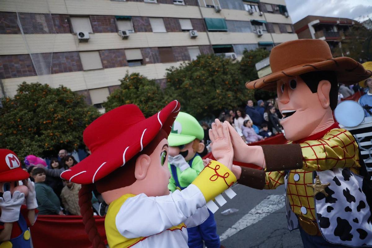 La Cabalgata de los Reyes Magos reparte ilusión por las calles de Córdoba