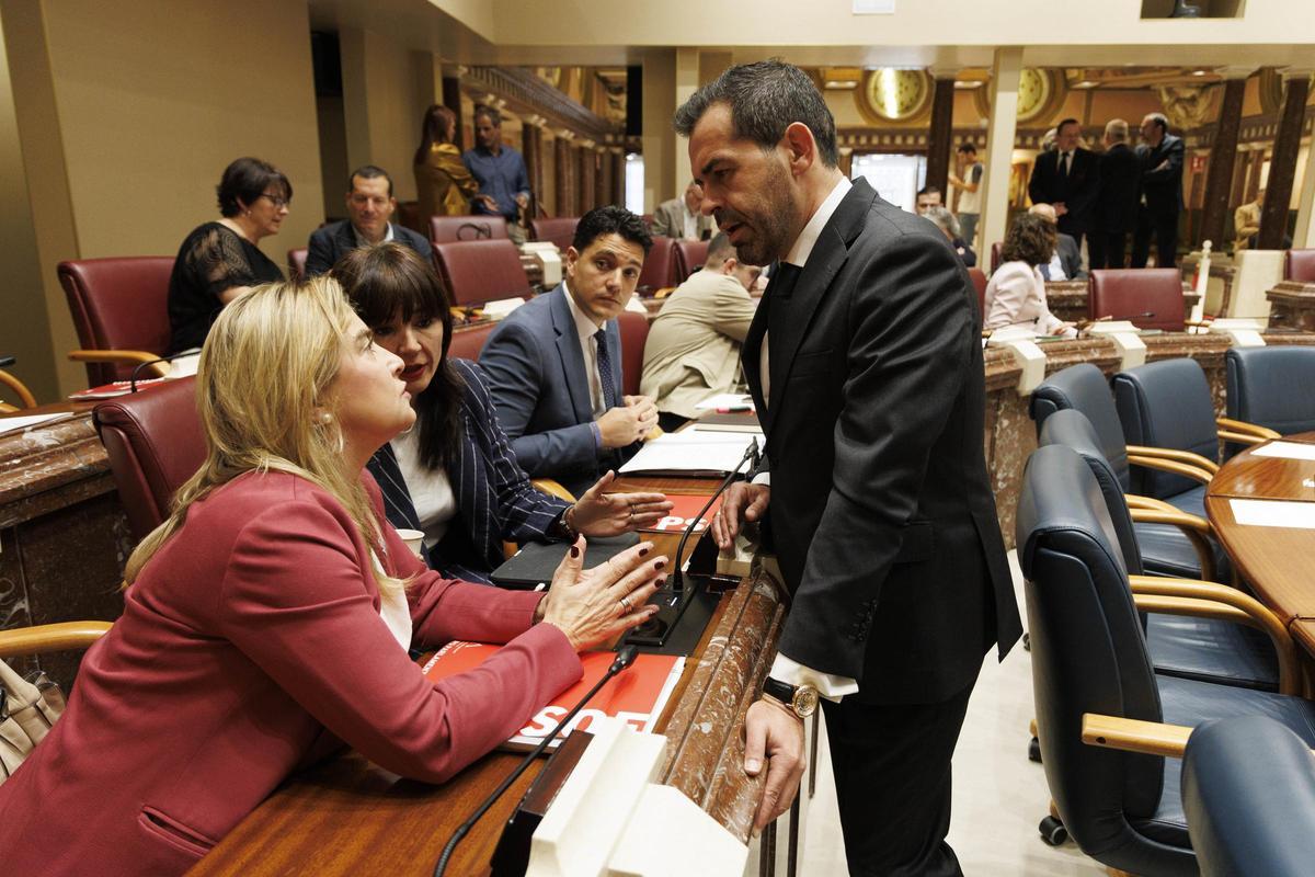 Los portavoces del PSOE y de Vox, Carmina Fernández y Rubén Martínez Alpañez, acordaron que sus partidos apoyarían la moción de la residencia de mayores en Molina.