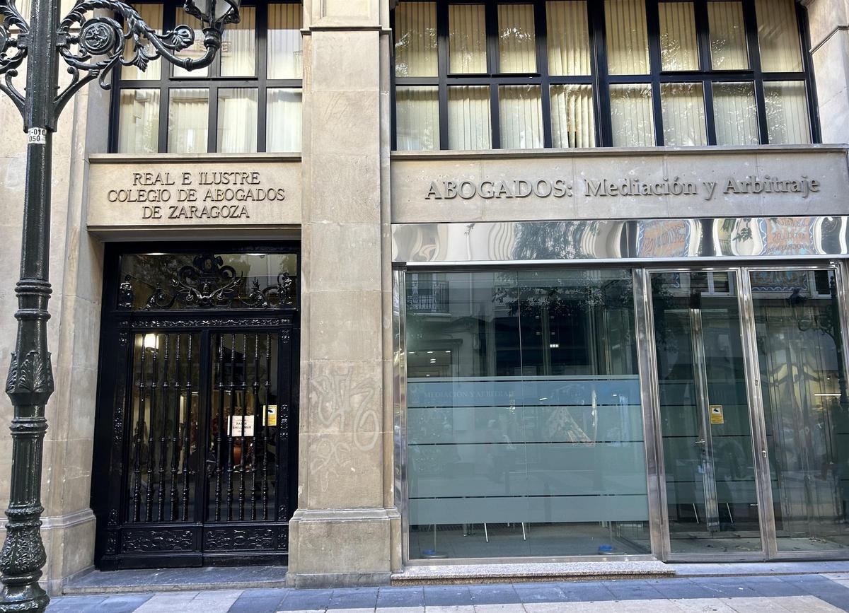 Real e Ilustre Colegio de Abogados del Zaragoza en la calle Don Jaime