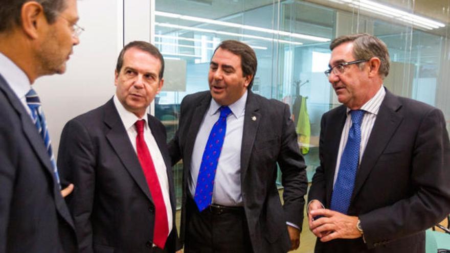 Abel Caballero, Carlos Negreira, Ángel Currás y un representante de Fomento en una reunión del comité aeroportuario.