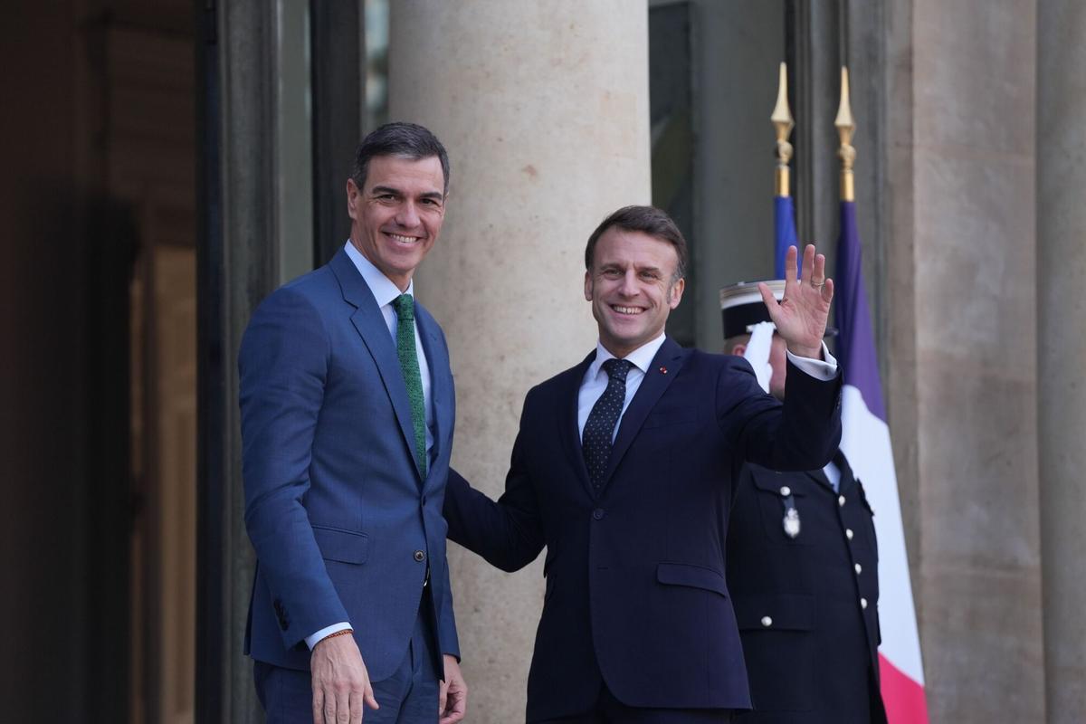Macron recibe a Pedro Sánchez en el Elíseo antes de la reunión sobre la seguridad europea