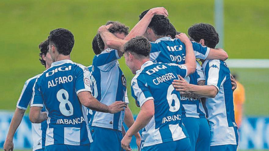 El Fabril celebra un gol en Abegondo. | Casteleiro / Roller Agencia