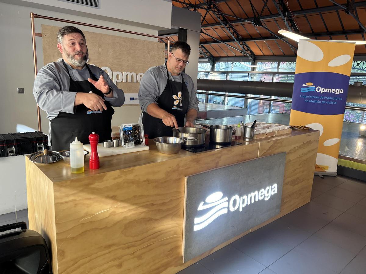 'Showcooking' de OPMEGA en un mercado municipal.