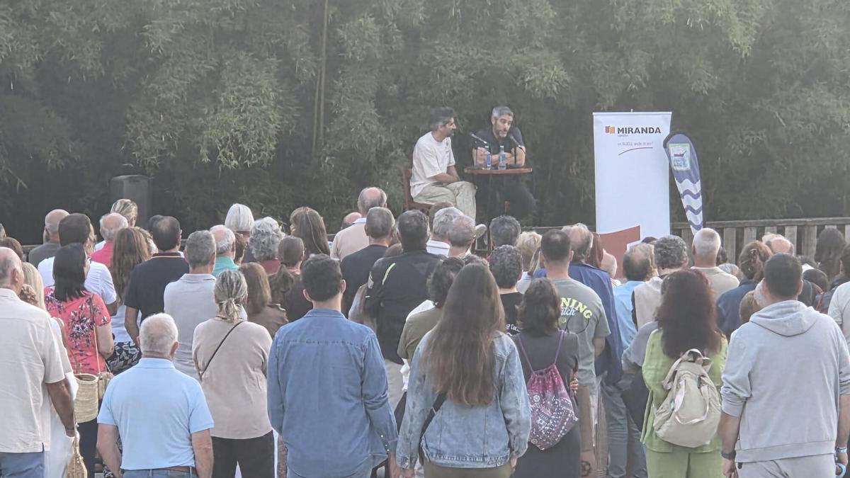 El periodista y presentador de «Pasapalabra», Roberto Leal, en Bueu