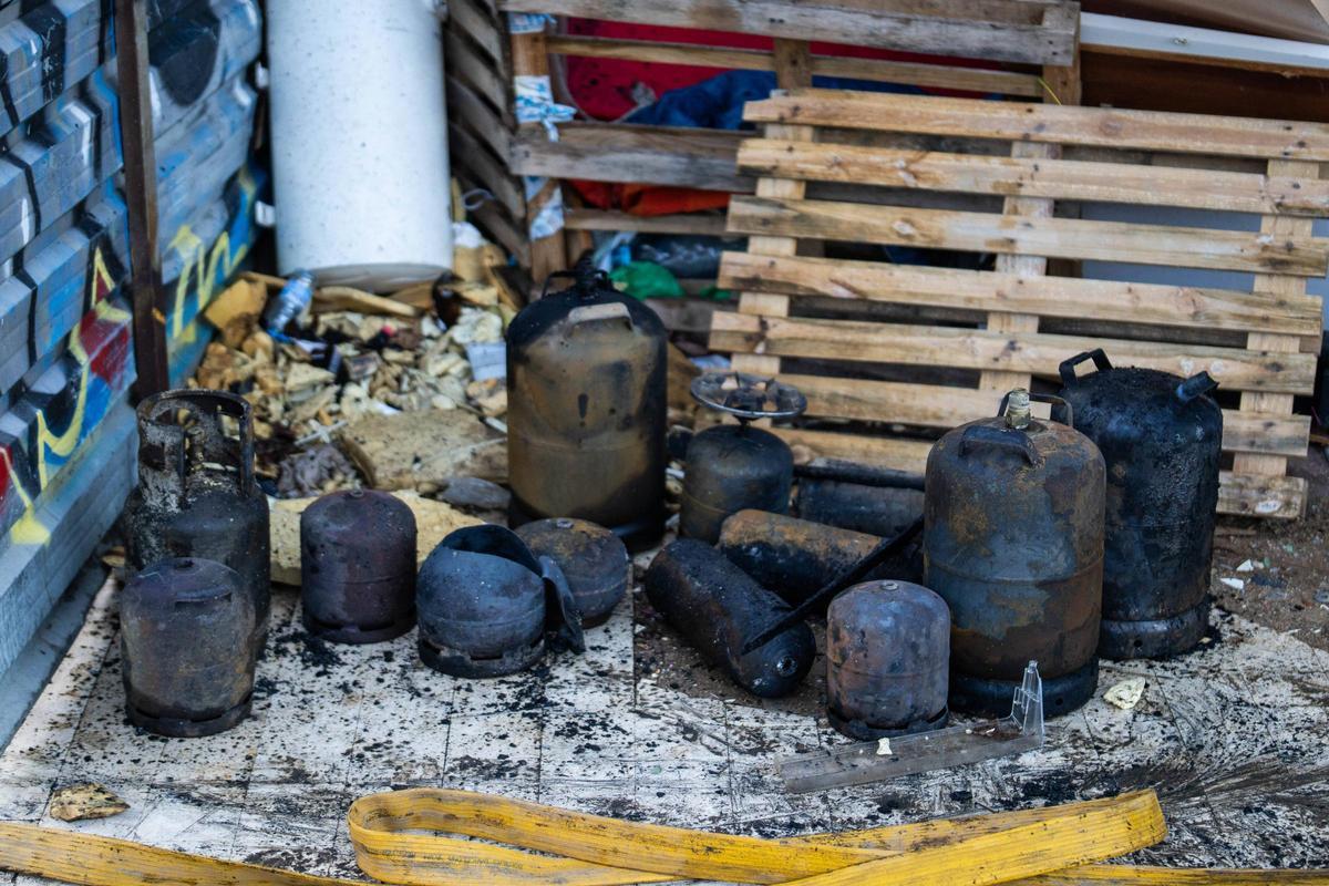 Incendio en un asentamiento de barracas en la calle de Bac de Roda de Barcelona