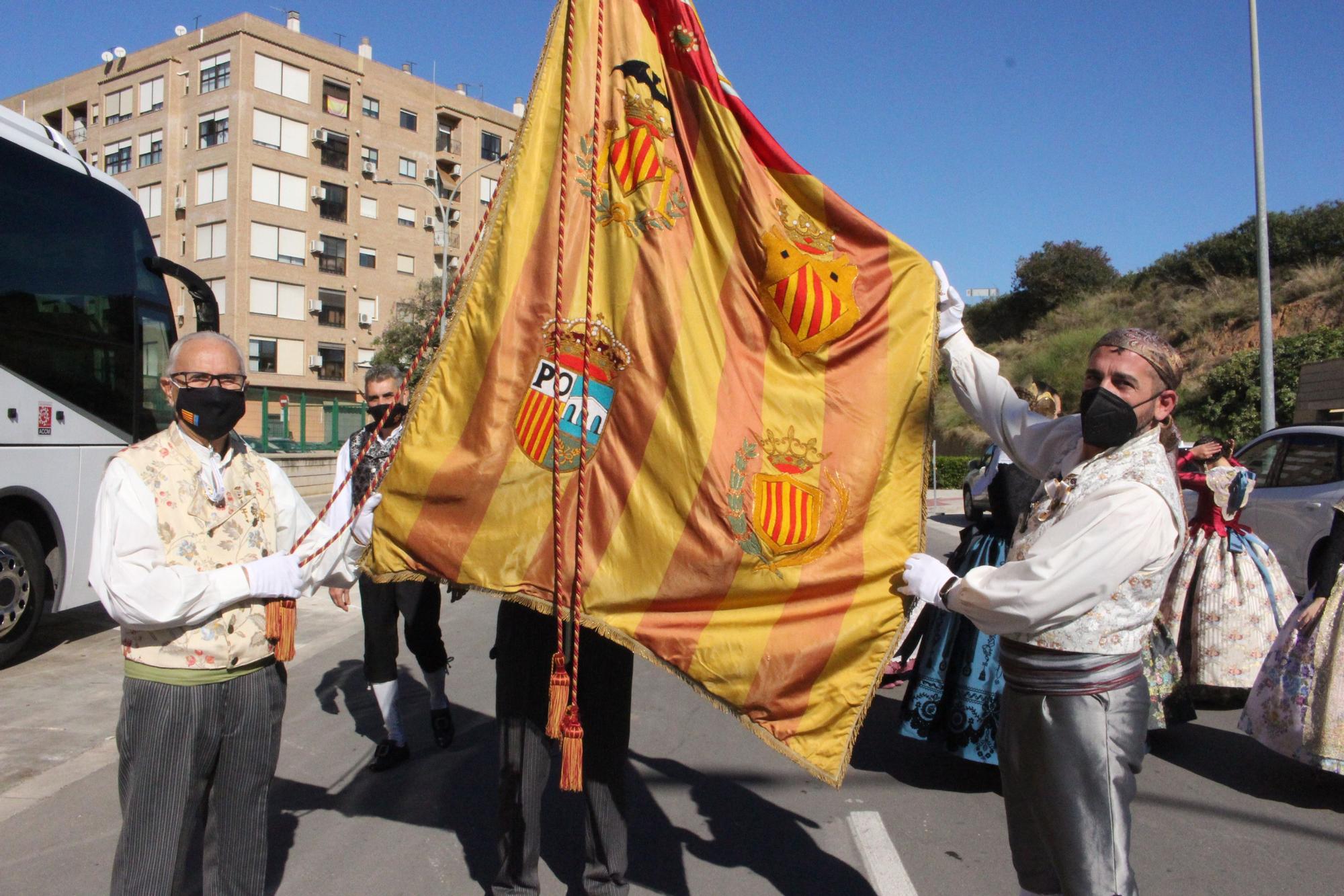 Carmen, Nerea y las cortes acompañan a las fallas de Quart y Xirivella en la procesión de la Senyera