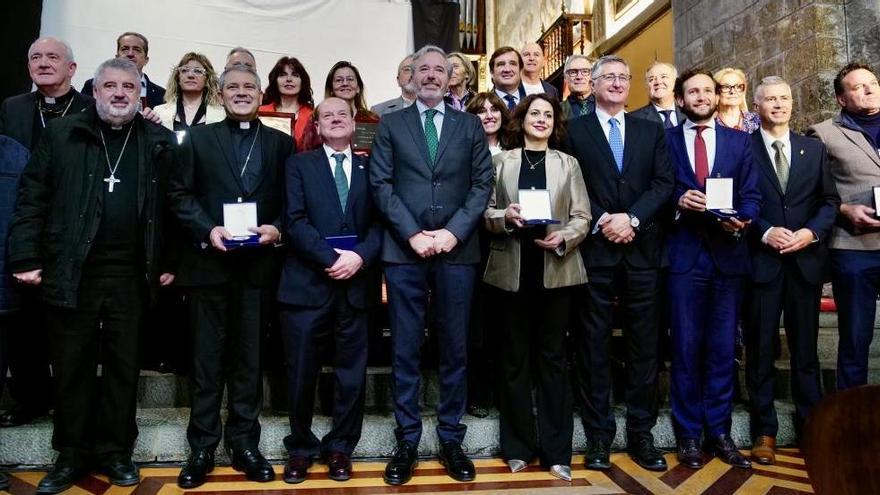 El medallero del turismo aragonés: Pirineos Sur, las diócesis de Aragón, la fundación Amantes de Teruel y San Juan de la Peña