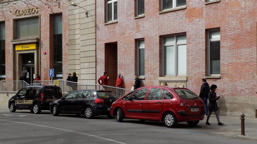 Les cues s&#039;han fet habituals davant l&#039;oficina de correus