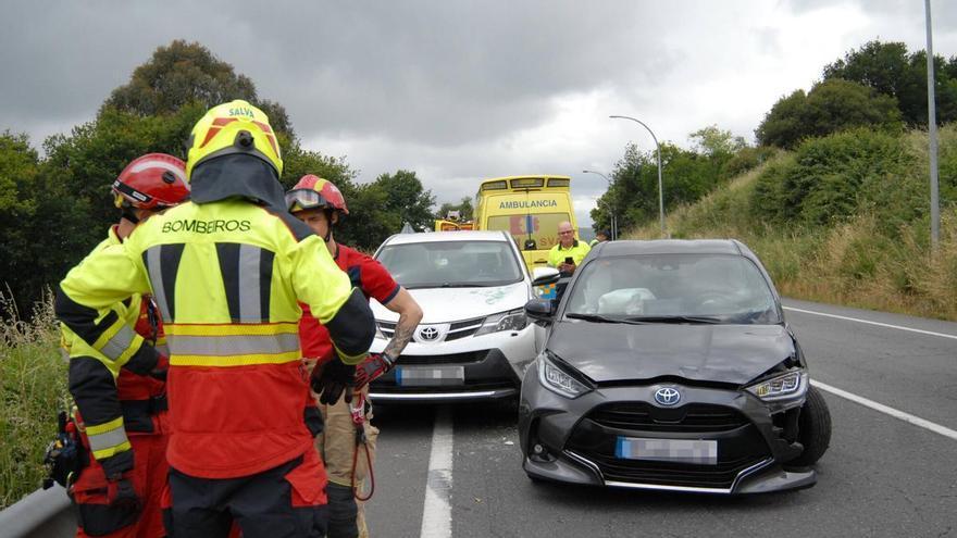 Accidente con tres vehículos implicados en Lalín y